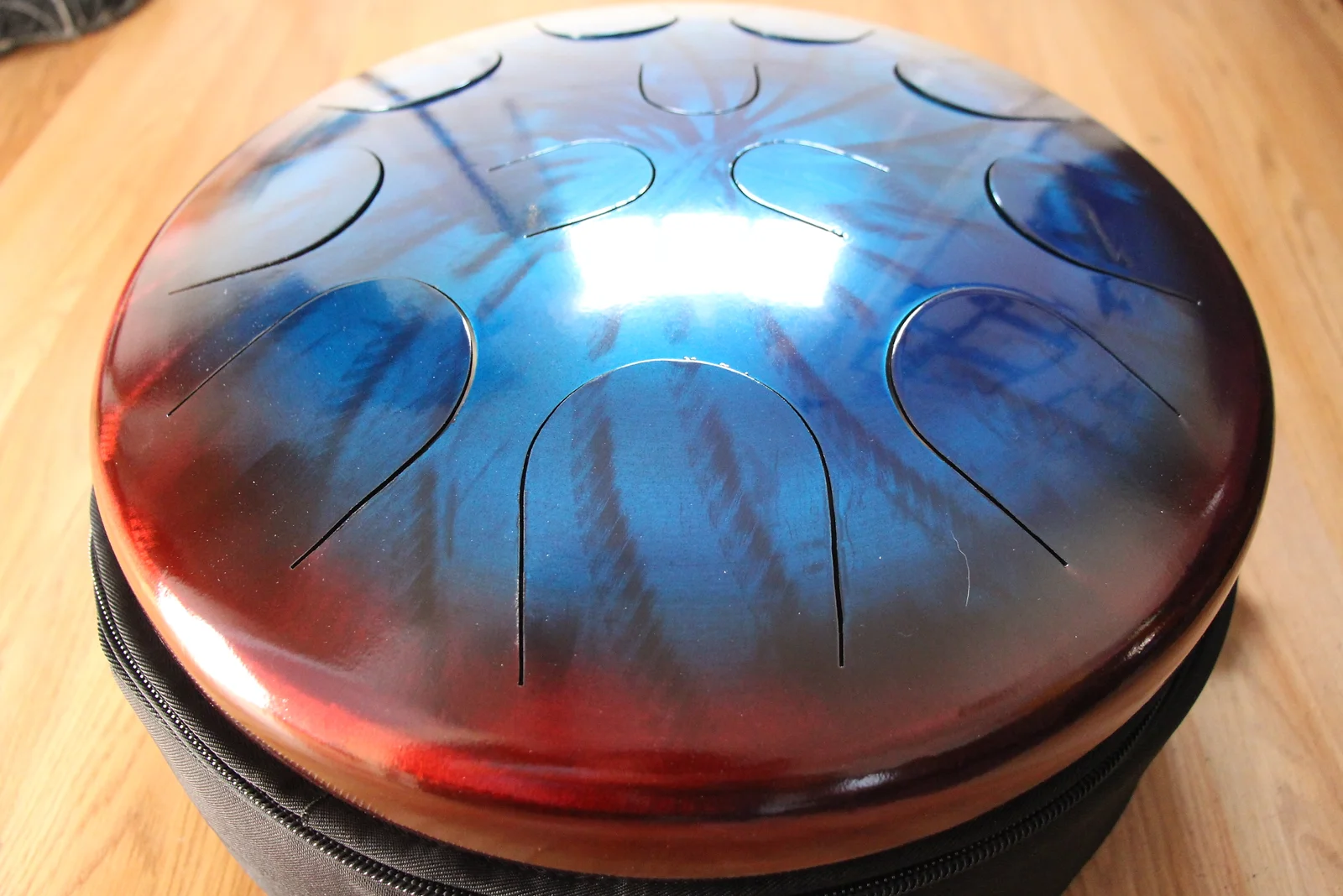 Ajna 16" 12 Tone Steel Tongue Drum Candy Red/Candy Blue E Hijaz