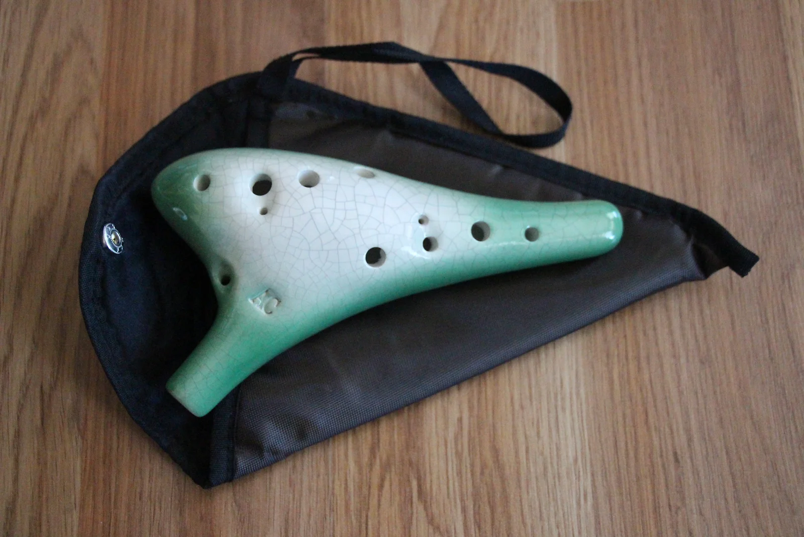 12 Hole Ceramic Ocarina, Cracked White Green Burst